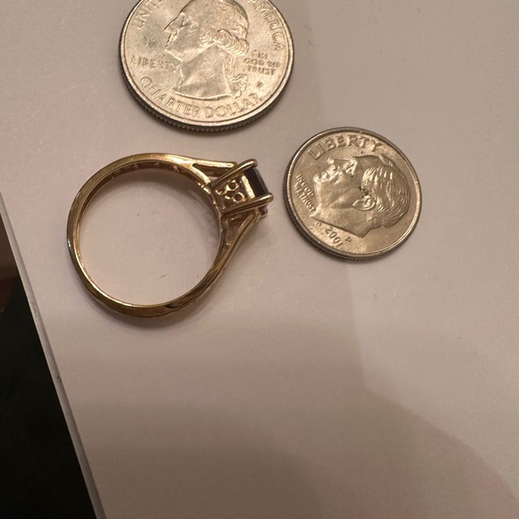 10 k gold and amethyst ring - Picture 10 of 11